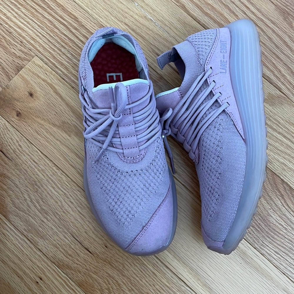 Lane-Eight Sneaker